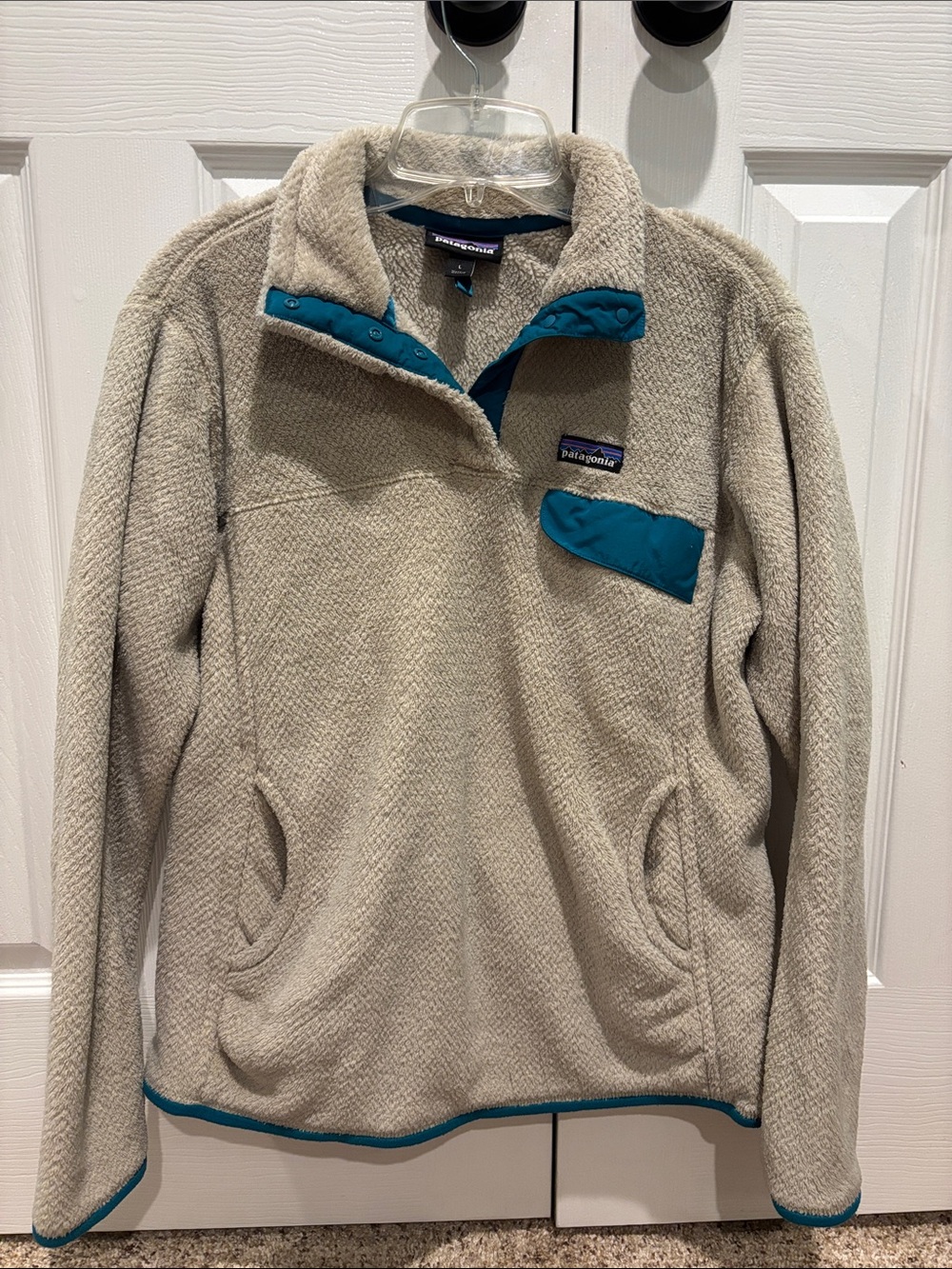 Patagonia Women’s Cream Fleece Snap-T Pullover with Teal Trim
